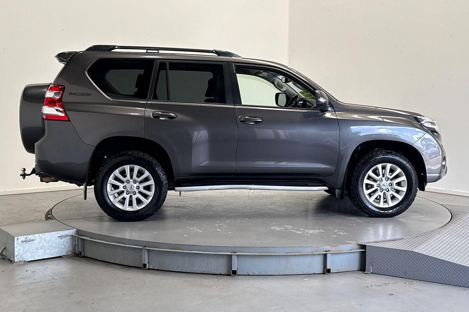 2015 Toyota Landcruiser Prado VX in Silver