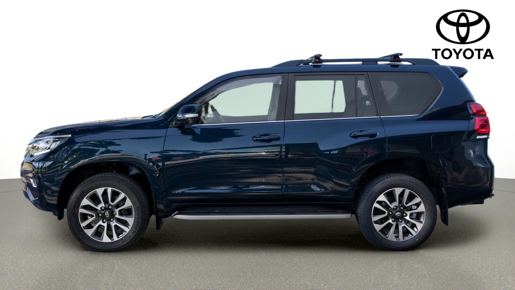 2022 Toyota Landcruiser Prado VX in Black