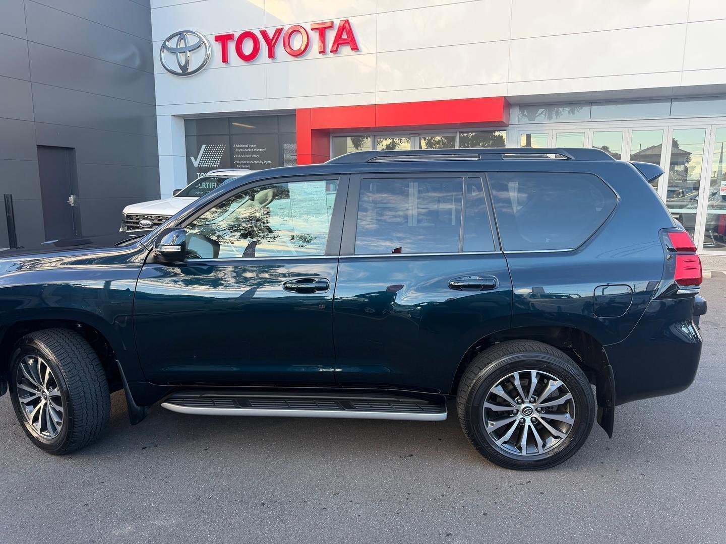 2022 Toyota Landcruiser Prado Kakadu in Black