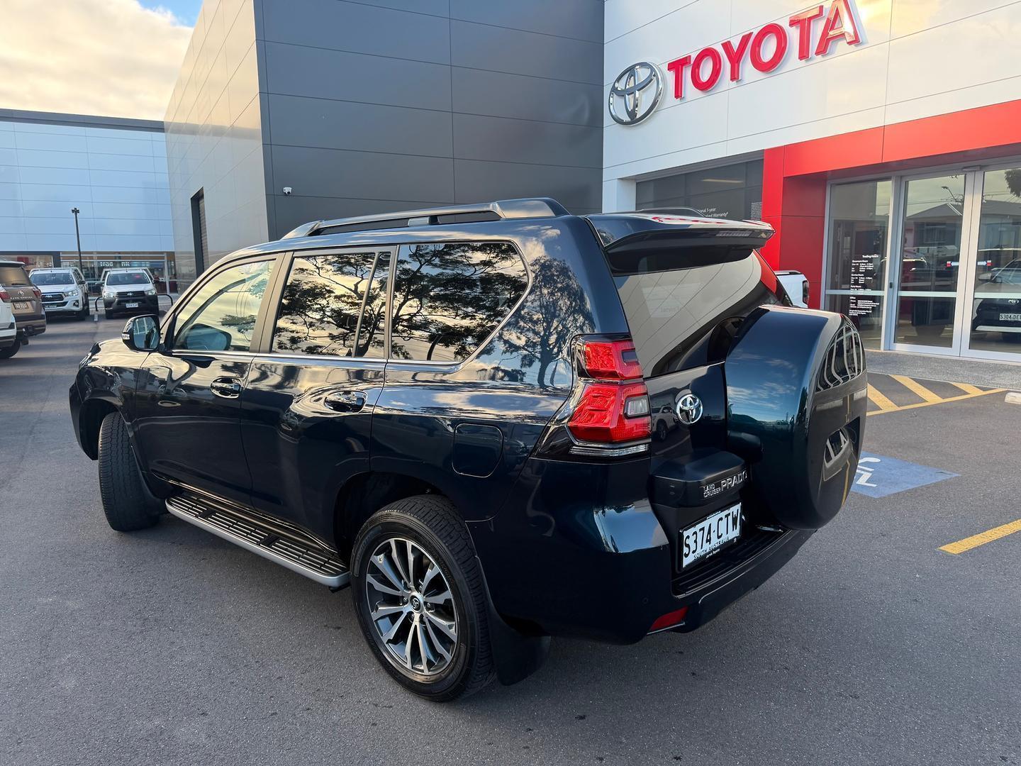 2022 Toyota Landcruiser Prado Kakadu in Black