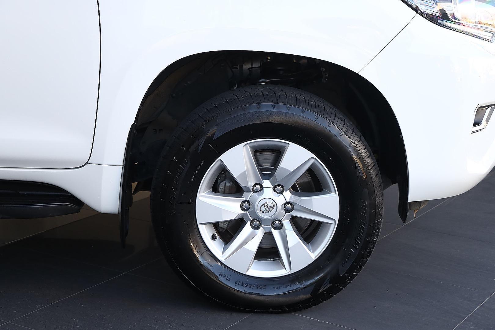 2023 Toyota Landcruiser Prado GXL in White