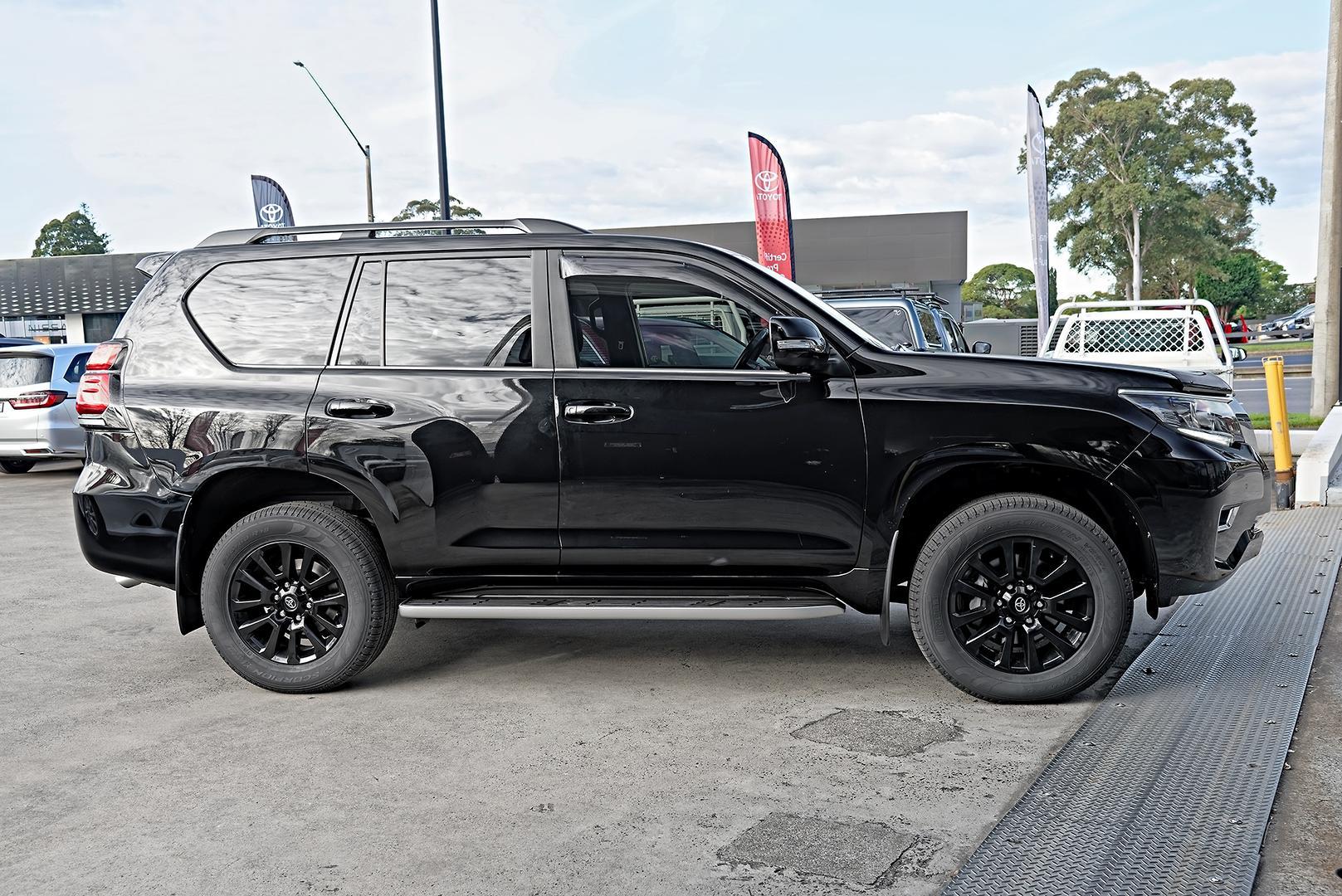 2021 Toyota Landcruiser Prado Kakadu in Black