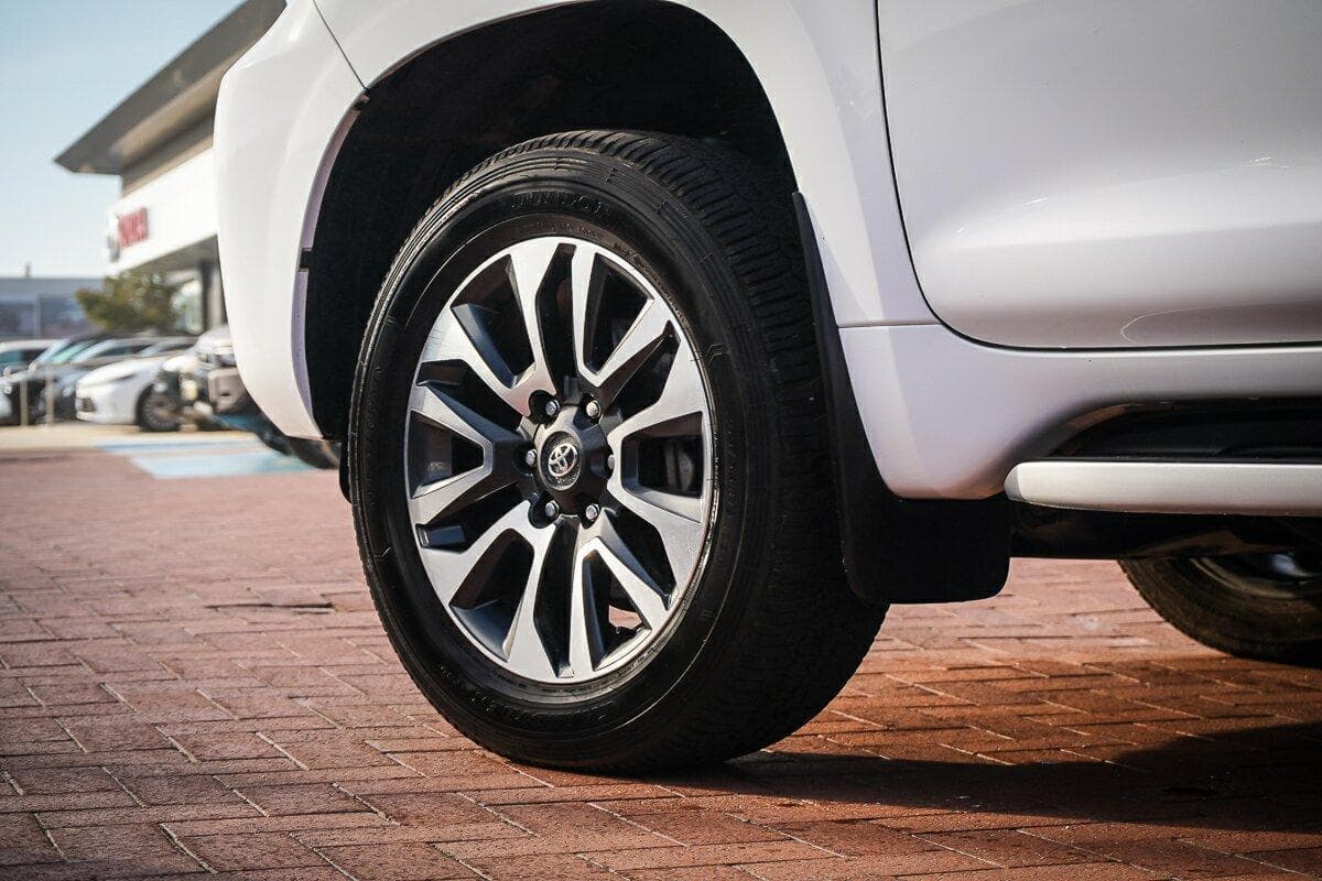 2023 Toyota Landcruiser Prado VX in White