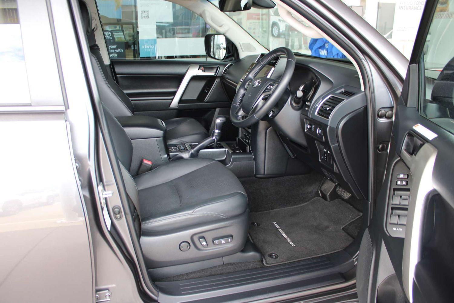 2022 Toyota Landcruiser Prado VX in Silver