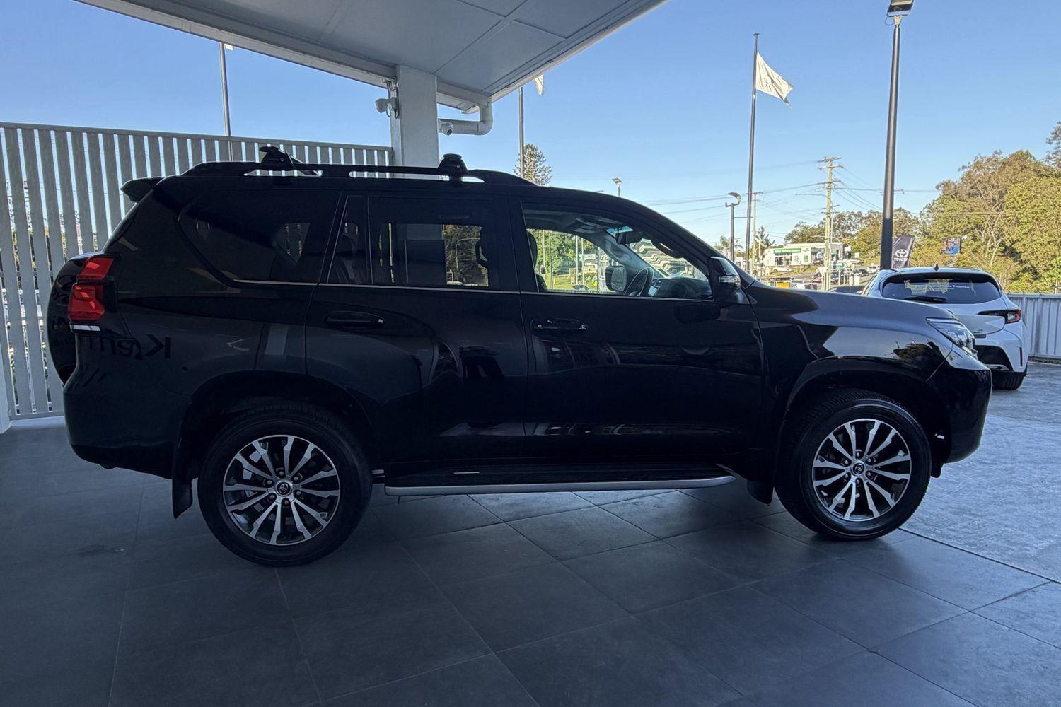 2023 Toyota Landcruiser Prado Kakadu in Black