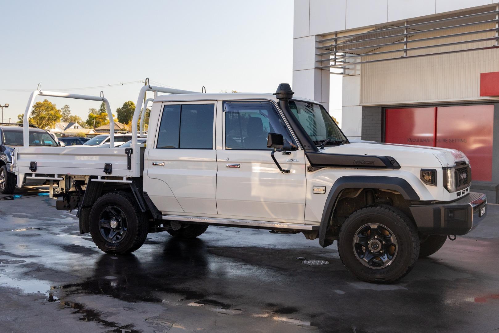 2025 Toyota Landcruiser GXL in White