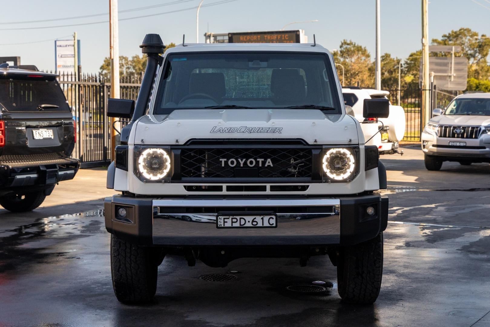 2025 Toyota Landcruiser GXL in White