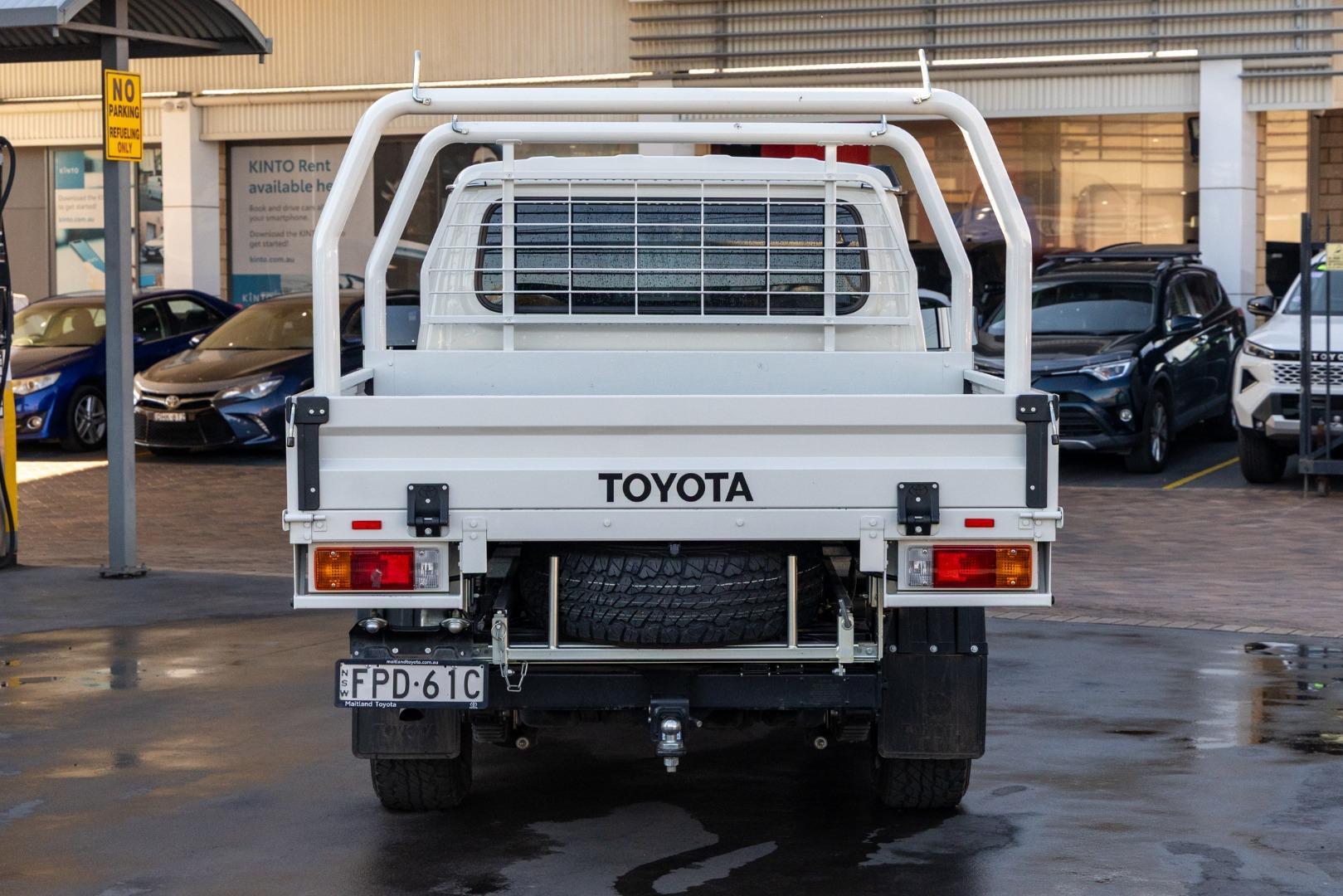 2025 Toyota Landcruiser GXL in White