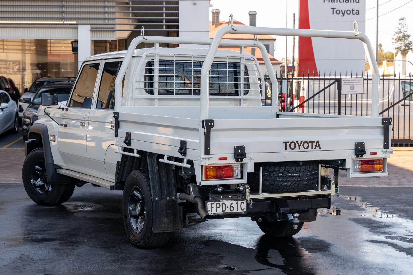 2025 Toyota Landcruiser GXL in White