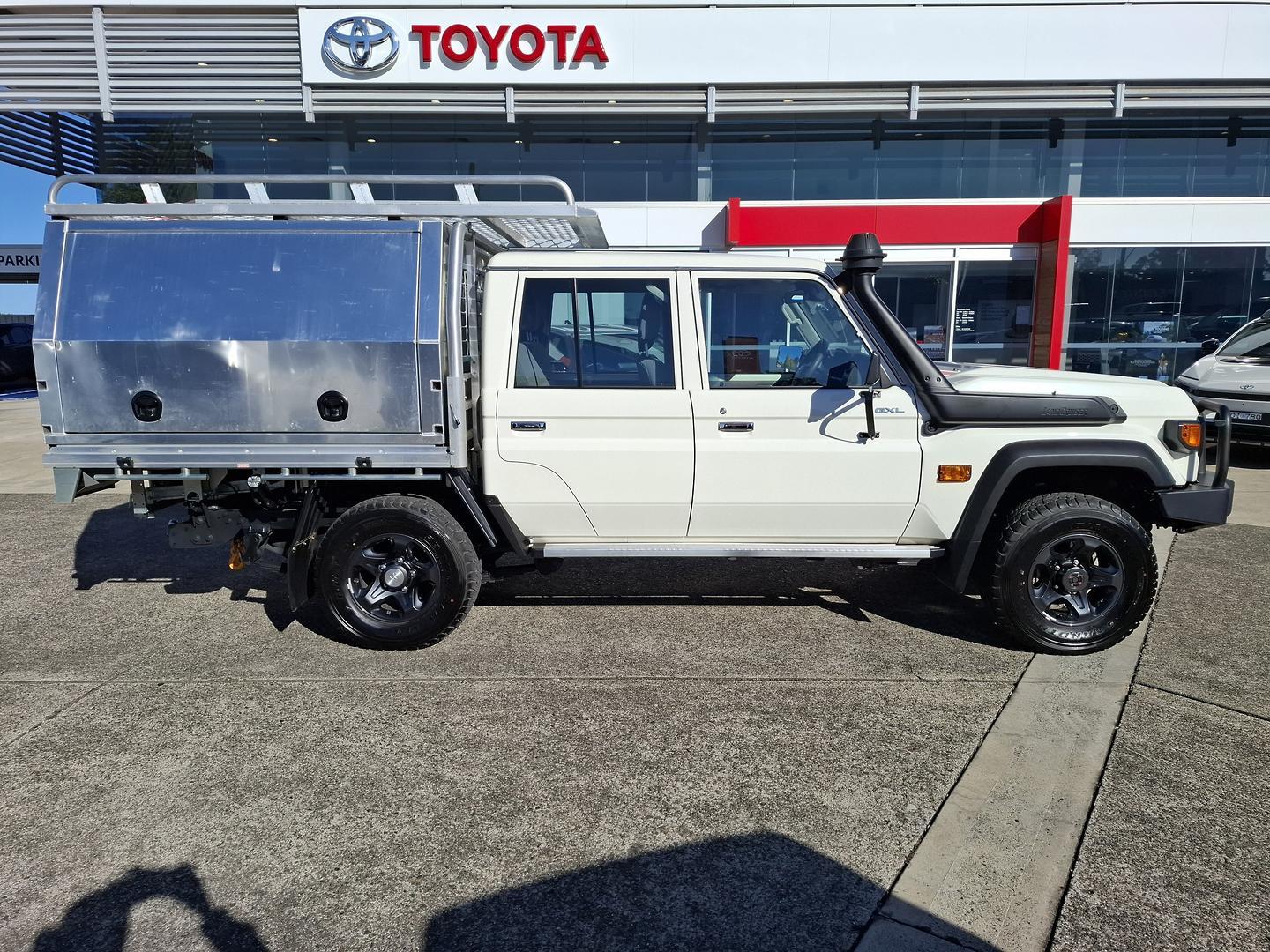 2025 Toyota Landcruiser GXL in White