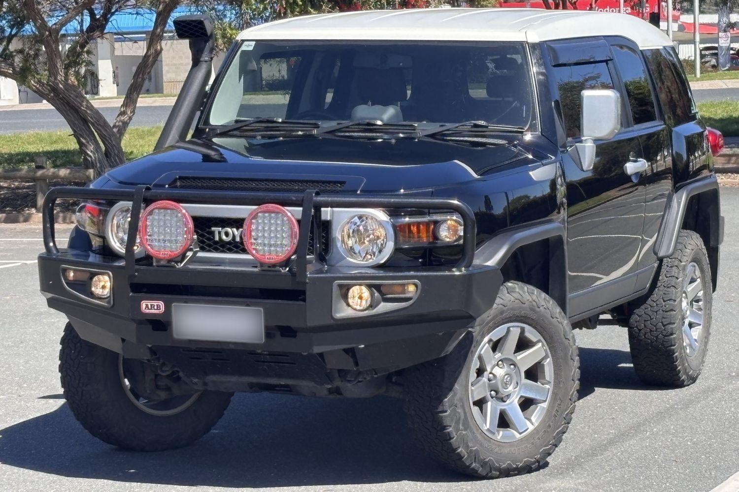 2016 Toyota FJ Cruiser FJ Cruiser in Two Tone Black