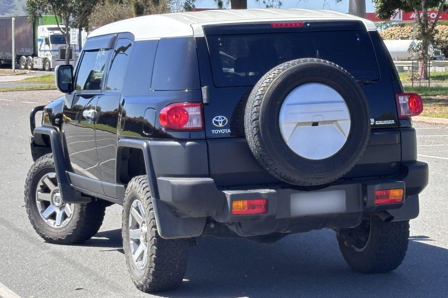 2016 Toyota FJ Cruiser FJ Cruiser in Two Tone Black