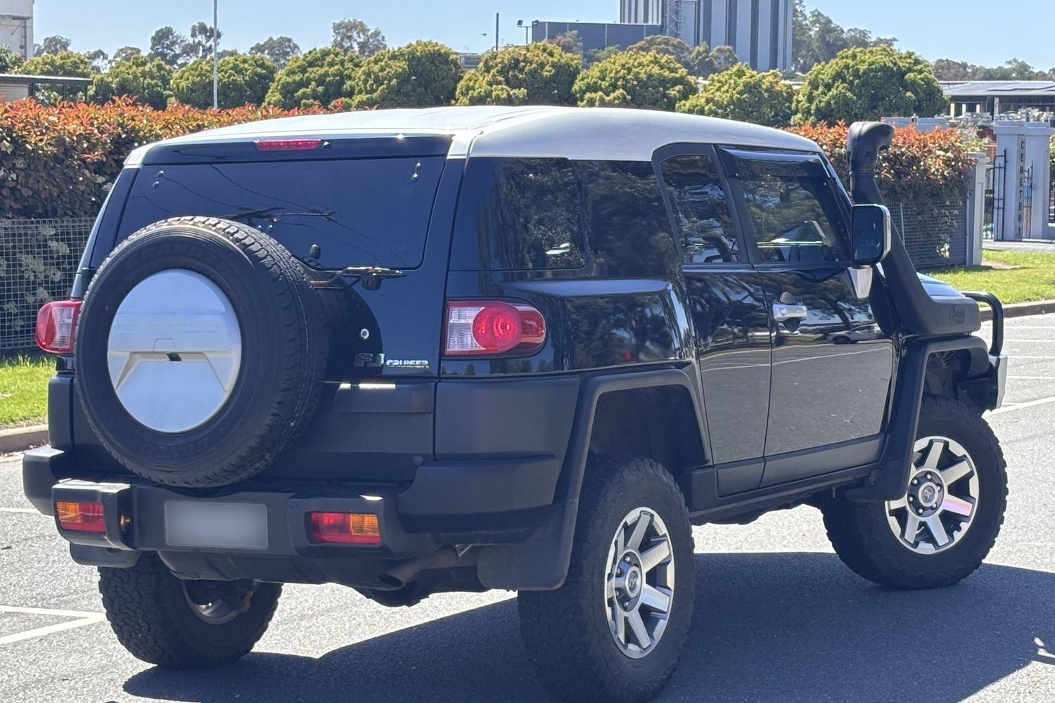 2016 Toyota FJ Cruiser FJ Cruiser in Two Tone Black