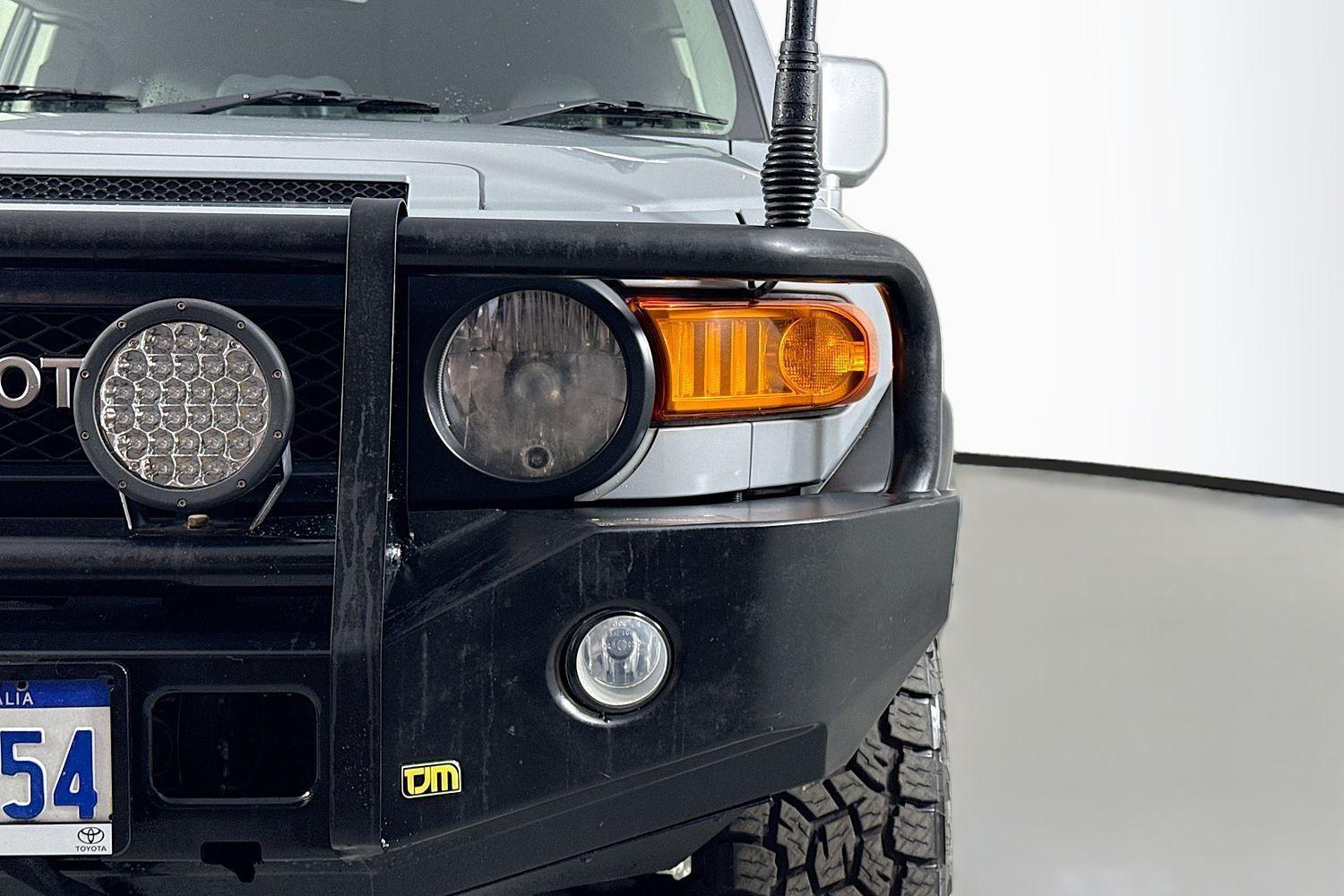 2013 Toyota FJ Cruiser FJ Cruiser in Two Tone Silver