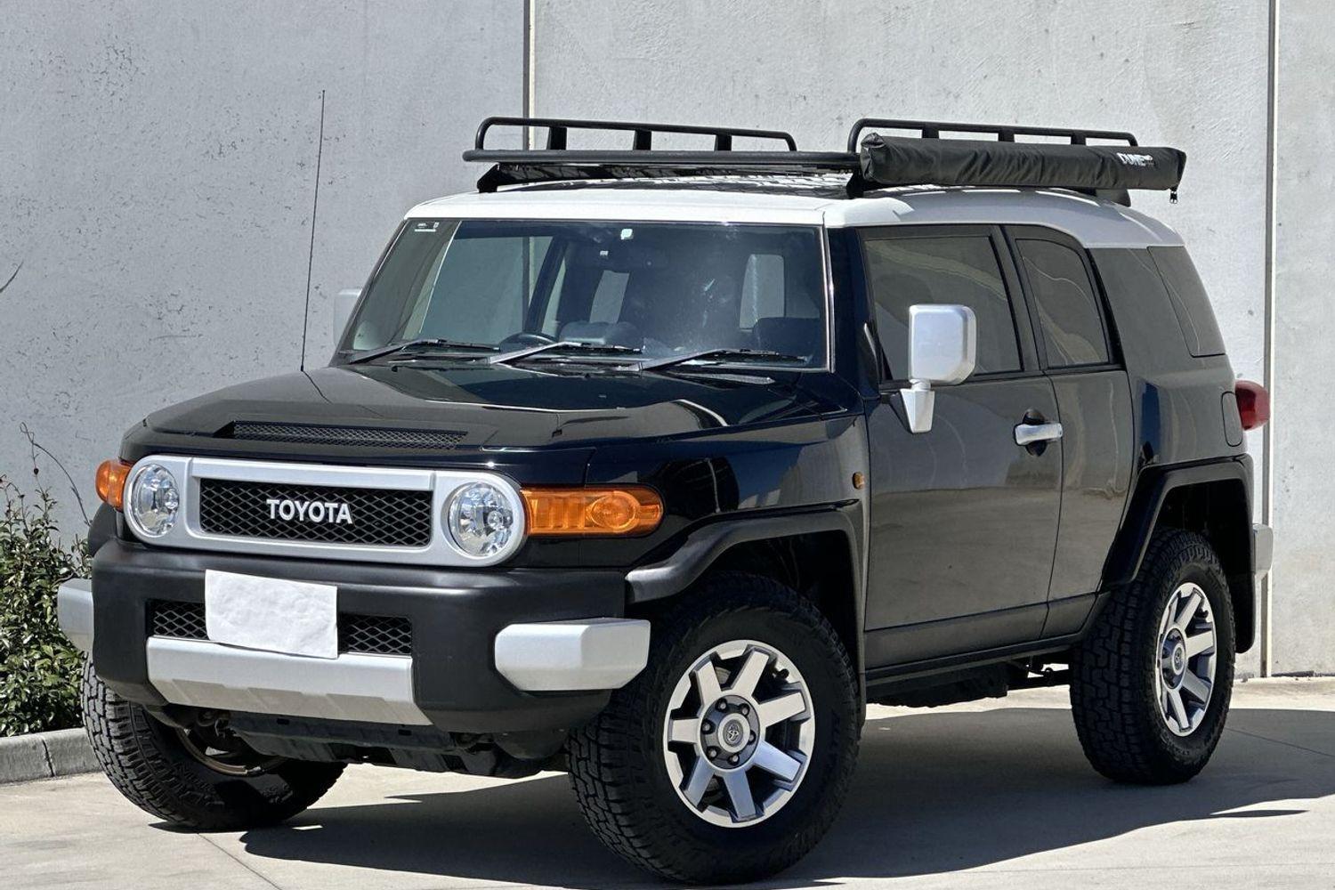 2016 Toyota FJ Cruiser FJ Cruiser in Two Tone Black