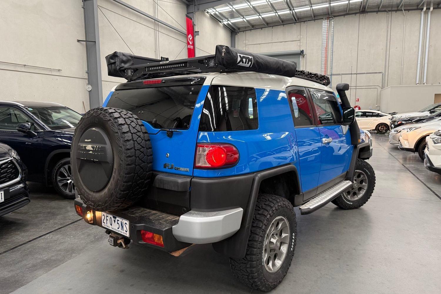 2012 Toyota FJ Cruiser FJ Cruiser in Two Tone Blue