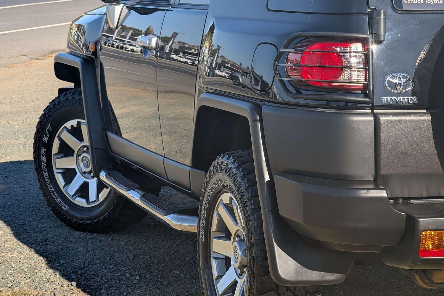 2013 Toyota FJ Cruiser FJ Cruiser in Two Tone Black