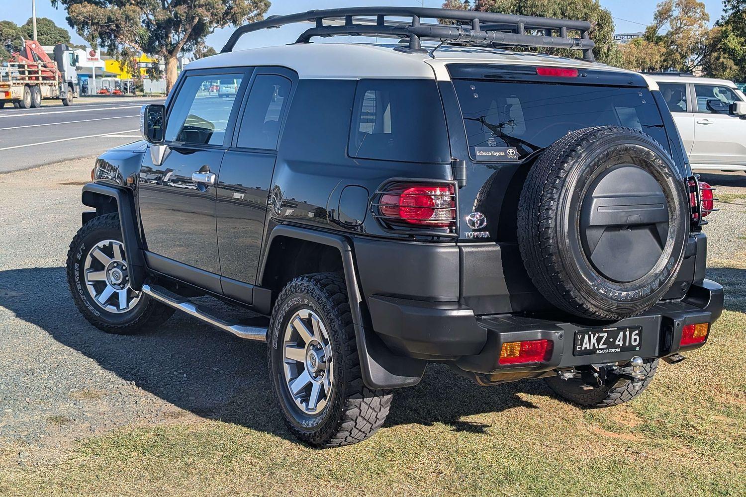 2013 Toyota FJ Cruiser FJ Cruiser in Two Tone Black