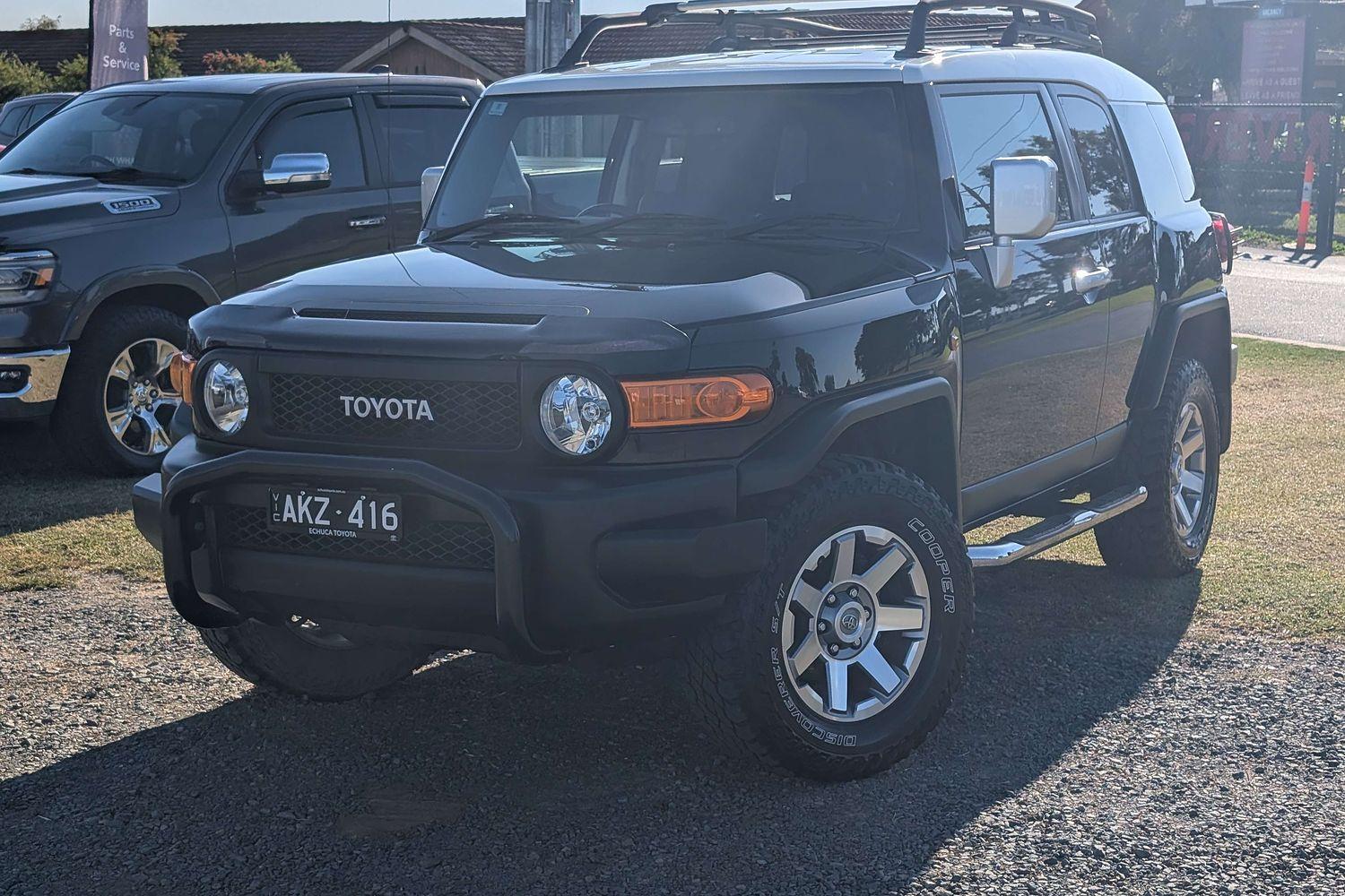 2013 Toyota FJ Cruiser FJ Cruiser in Two Tone Black