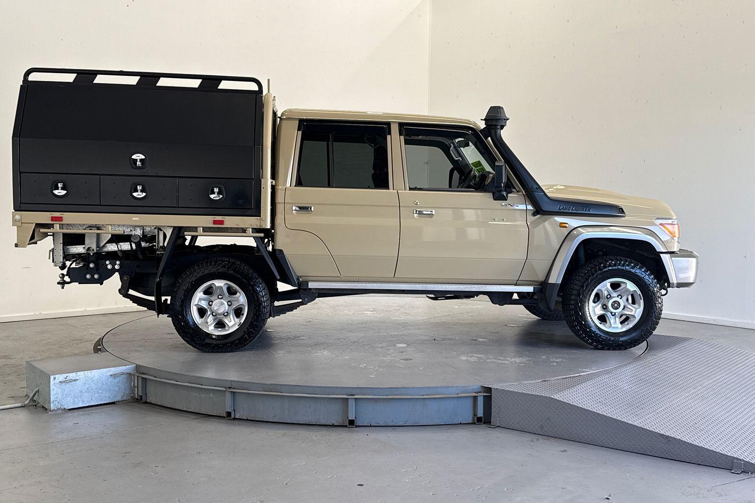 2021 Toyota Landcruiser GXL in Beige