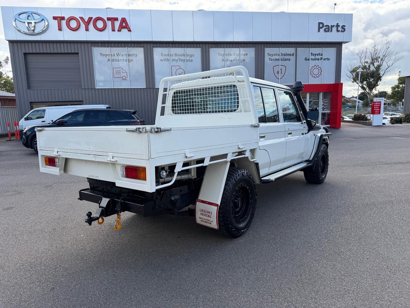 2022 Toyota Landcruiser GXL in White