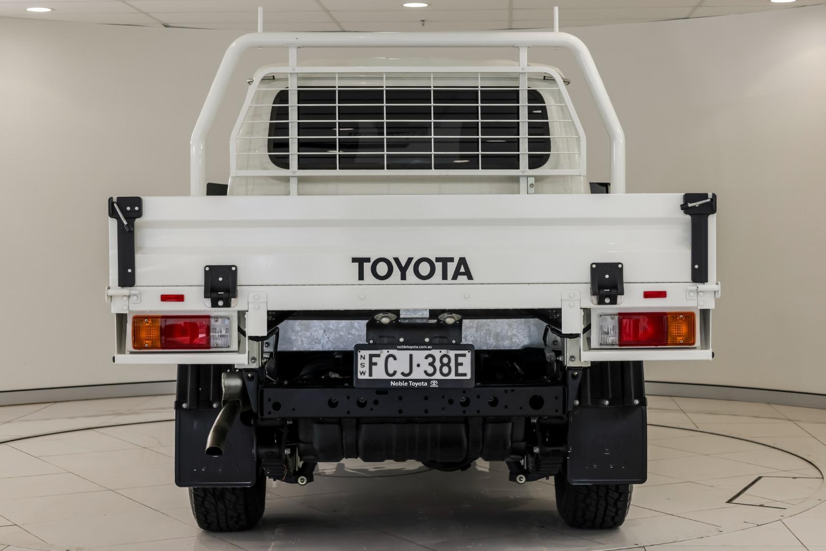 2023 Toyota Landcruiser GXL in White