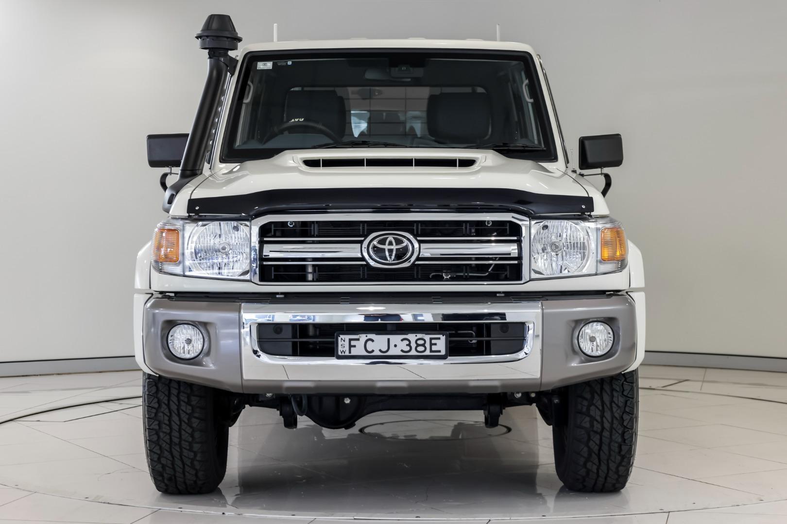 2023 Toyota Landcruiser GXL in White