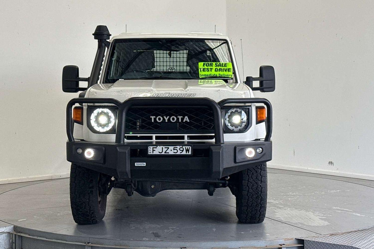 2024 Toyota Landcruiser GXL in White
