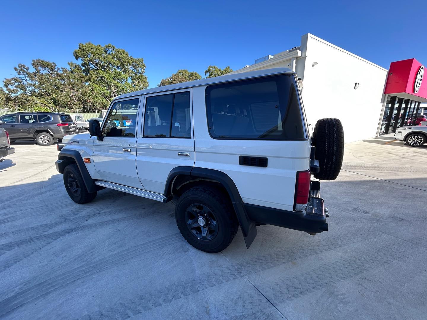 2024 Toyota Landcruiser GXL in White