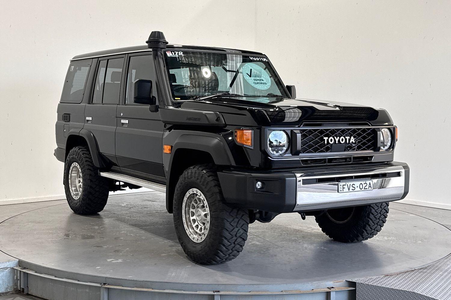 2025 Toyota Landcruiser GXL in Black