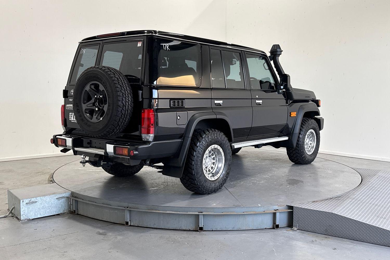 2025 Toyota Landcruiser GXL in Black