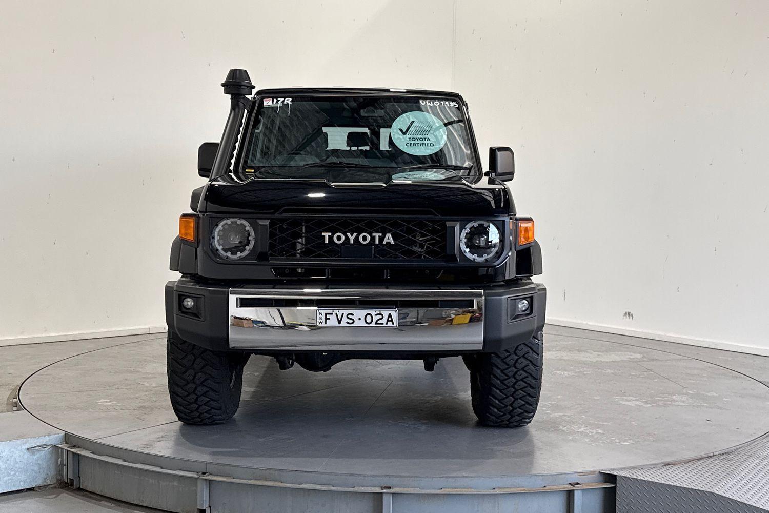 2025 Toyota Landcruiser GXL in Black