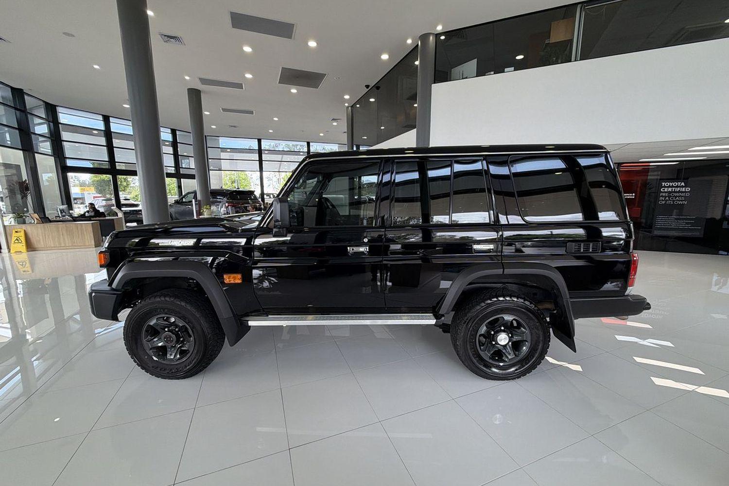 2025 Toyota Landcruiser GXL in Black