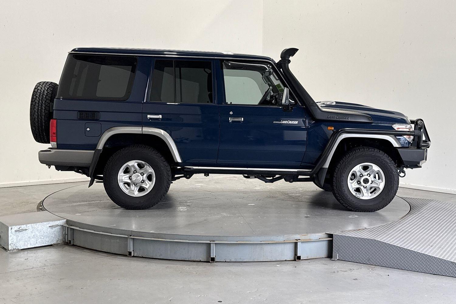 2022 Toyota Landcruiser GXL in Blue
