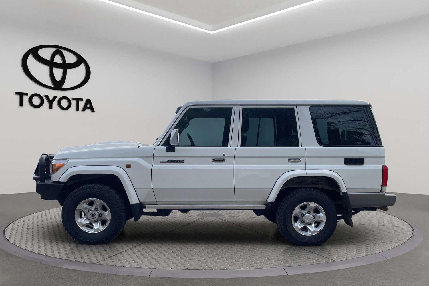 2021 Toyota Landcruiser GXL in White