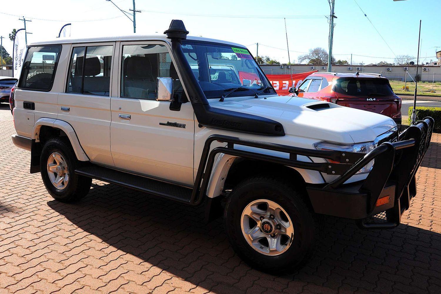 2016 Toyota Landcruiser GXL in White