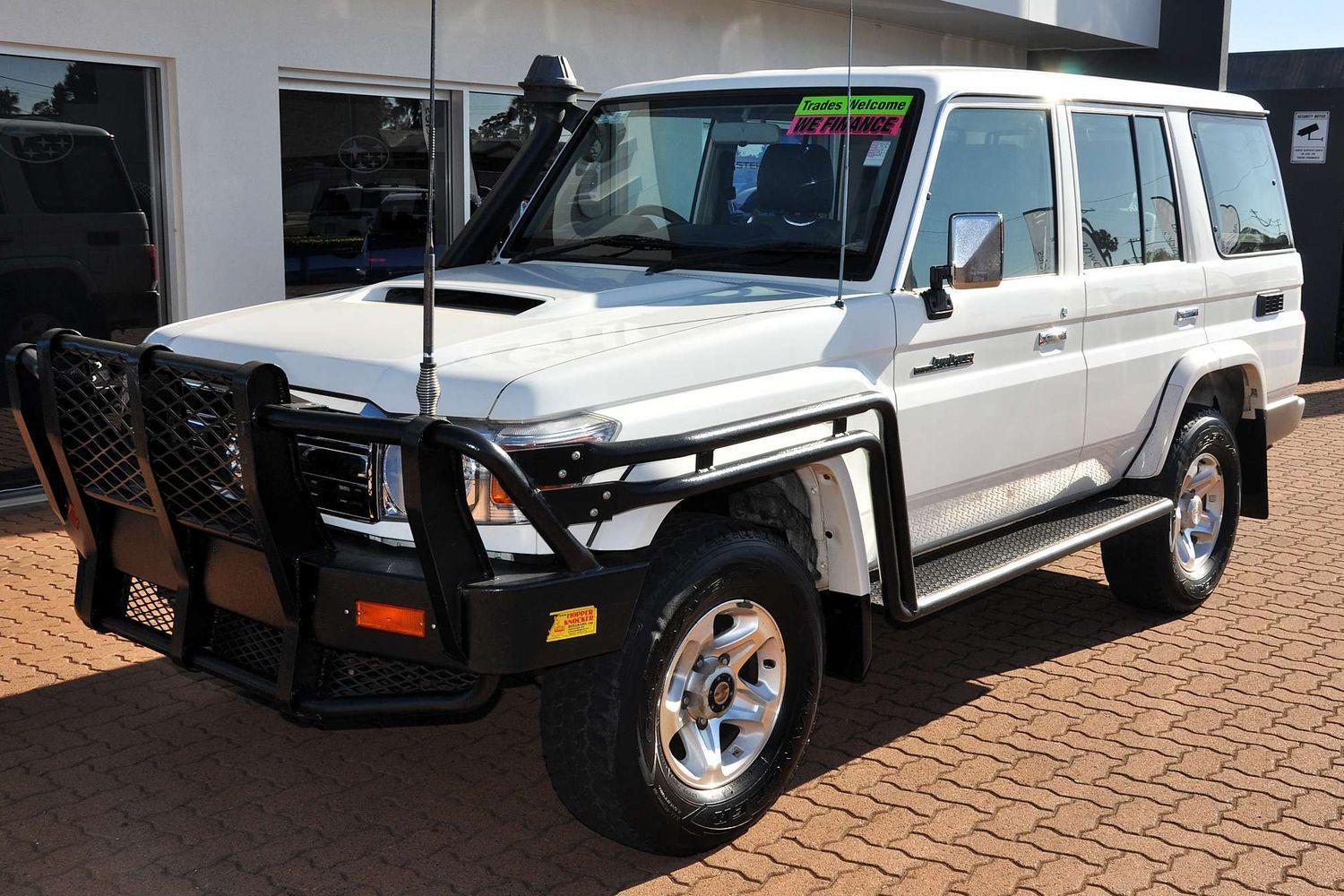2016 Toyota Landcruiser GXL in White