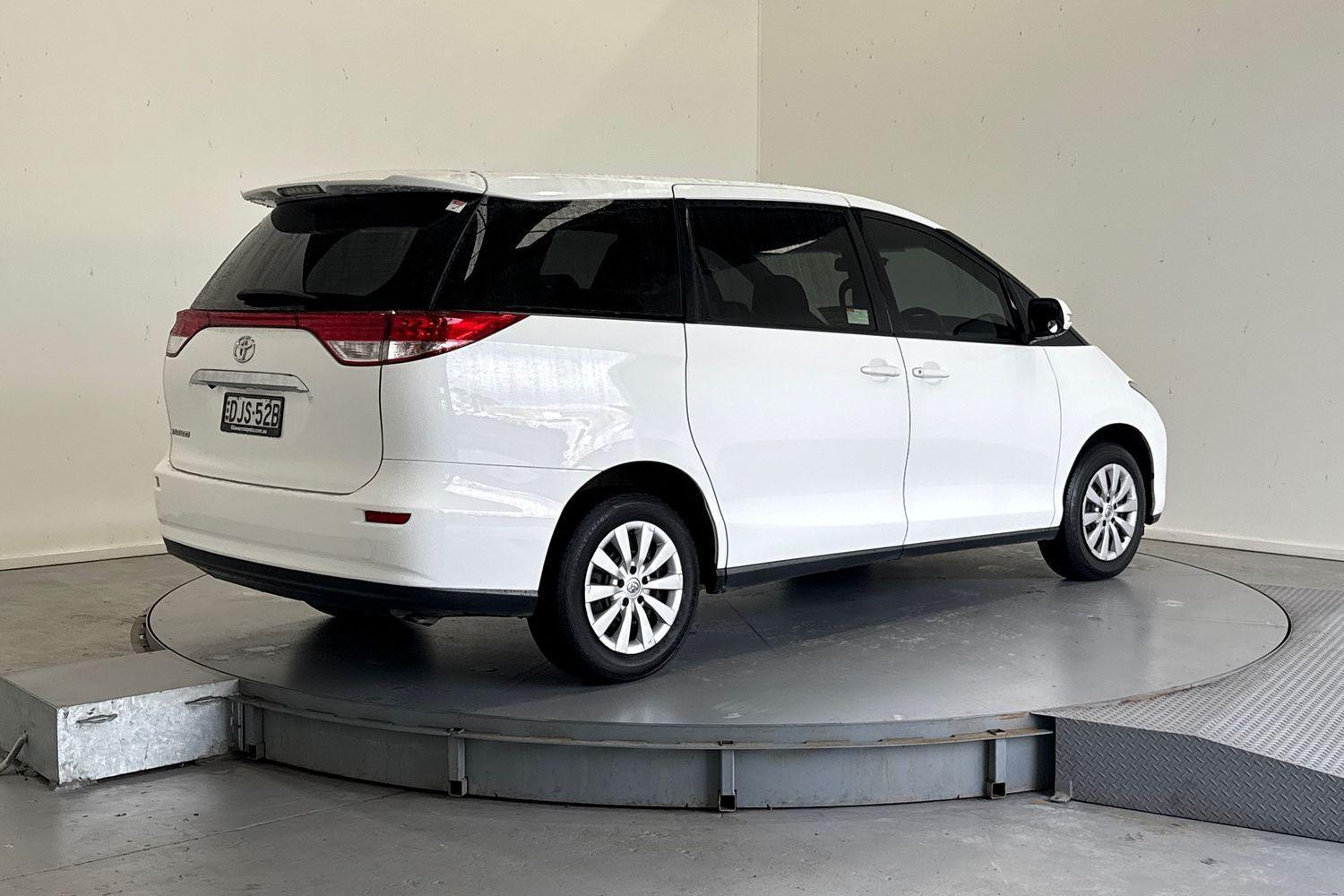 2016 Toyota Tarago GLi in White