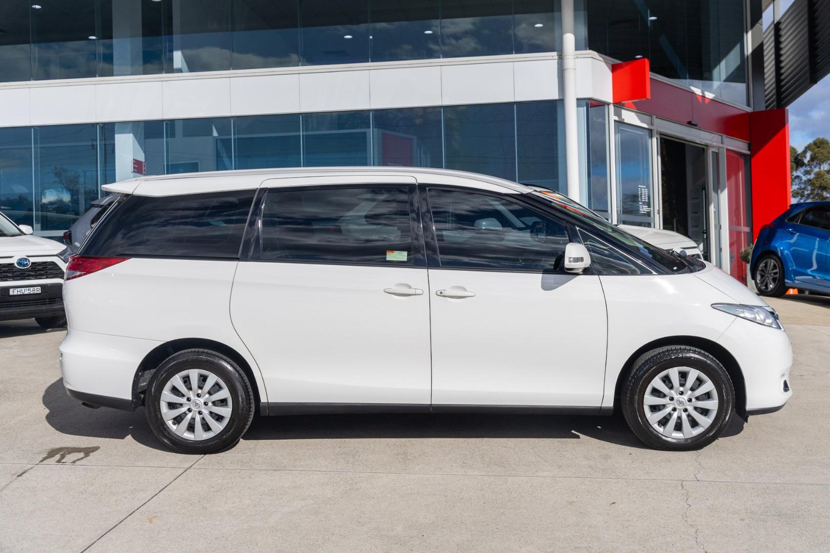 2016 Toyota Tarago GLI in White