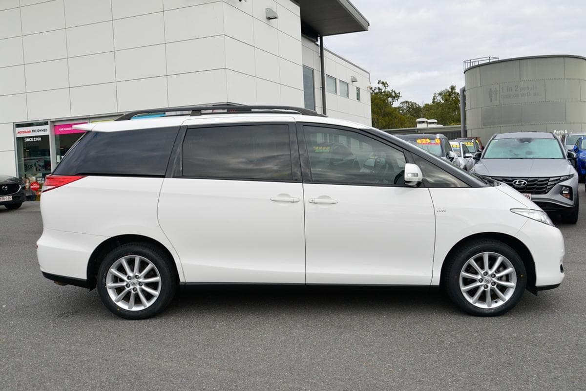 2014 Toyota Tarago GLX in White