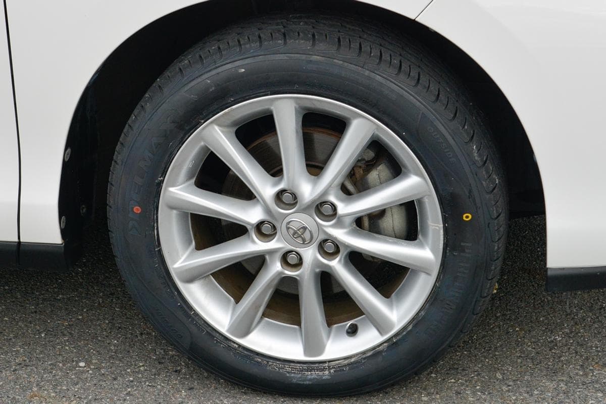 2014 Toyota Tarago GLX in White