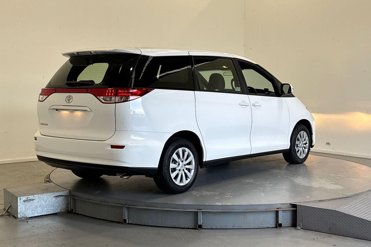 2016 Toyota Tarago GLI in White