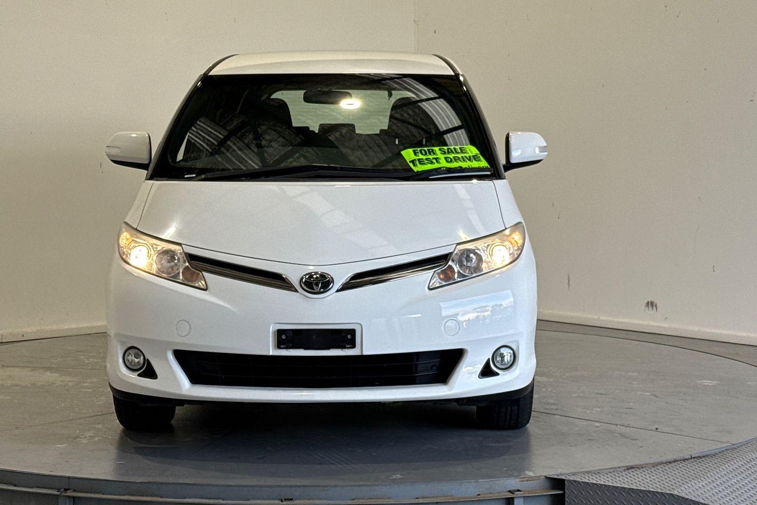 2016 Toyota Tarago GLI in White