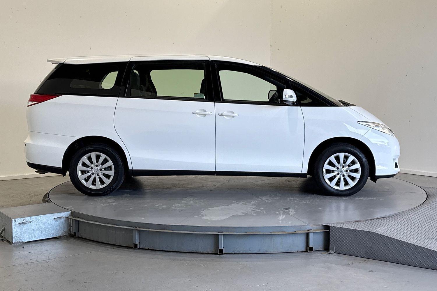 2016 Toyota Tarago GLI in White
