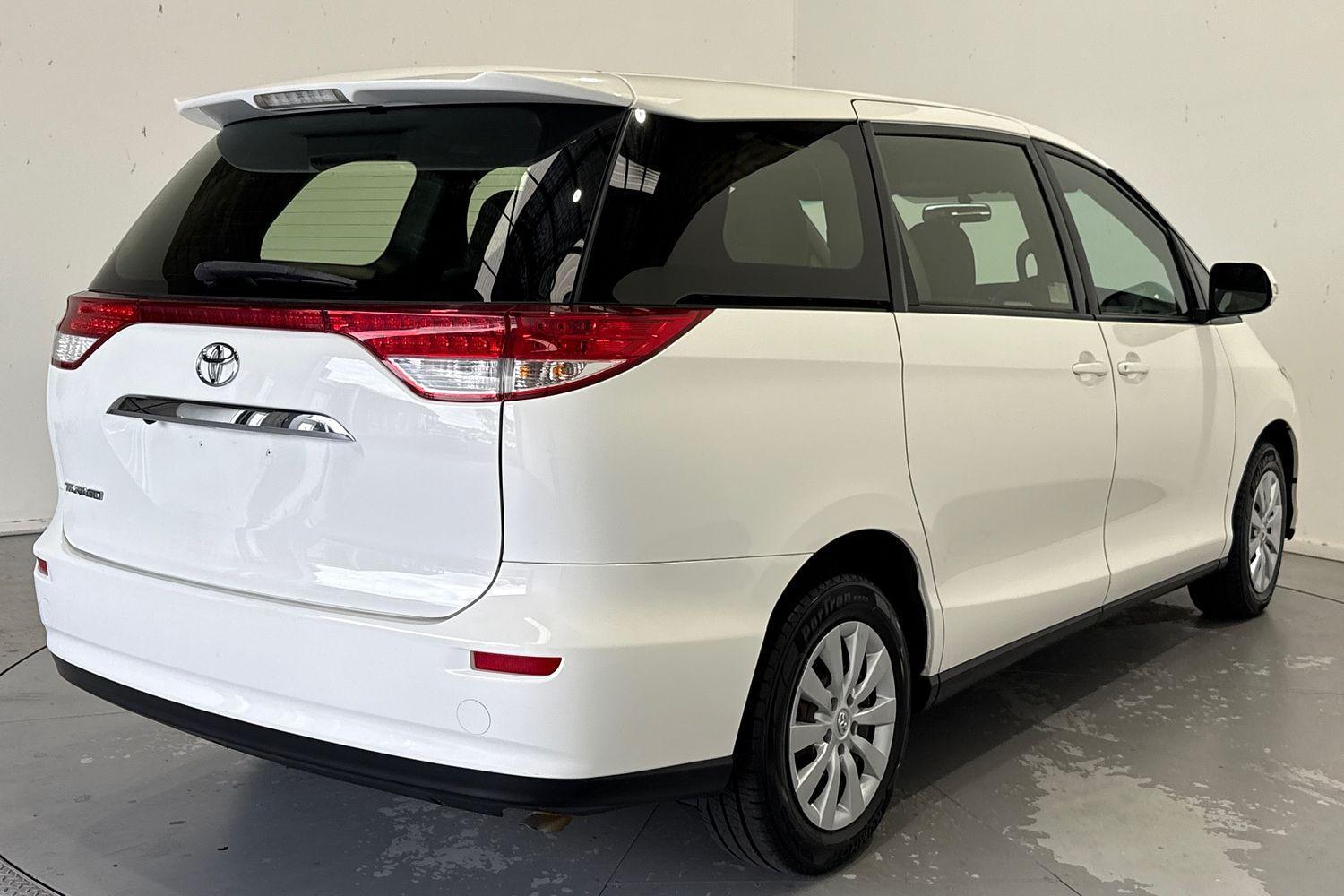 2019 Toyota Tarago GLi in White