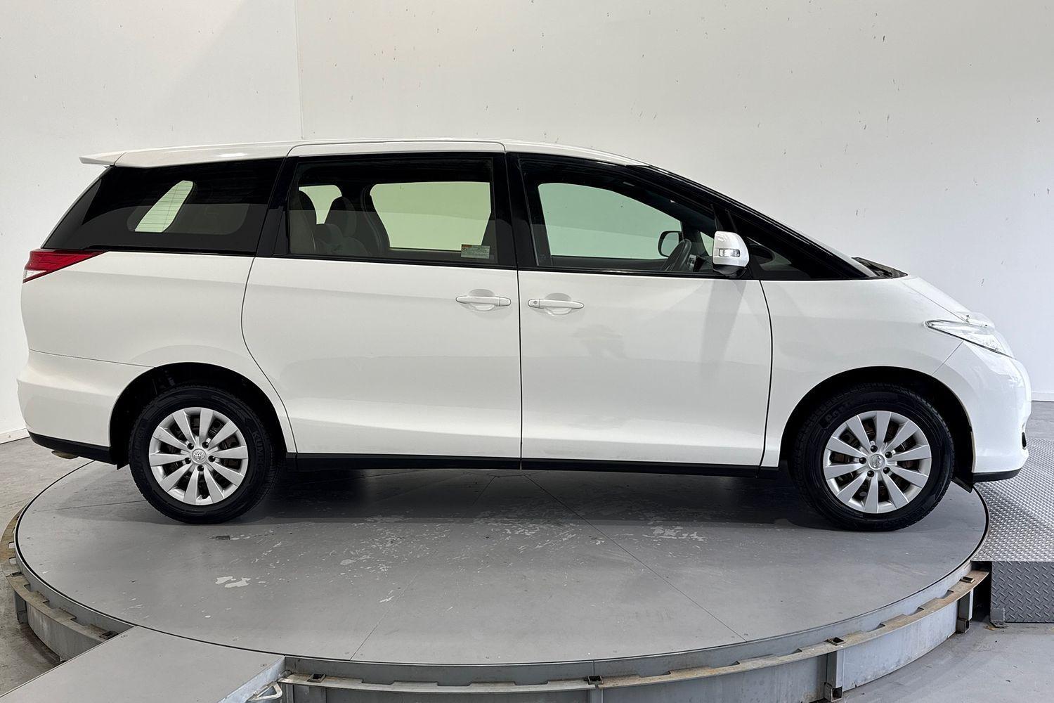 2019 Toyota Tarago GLi in White