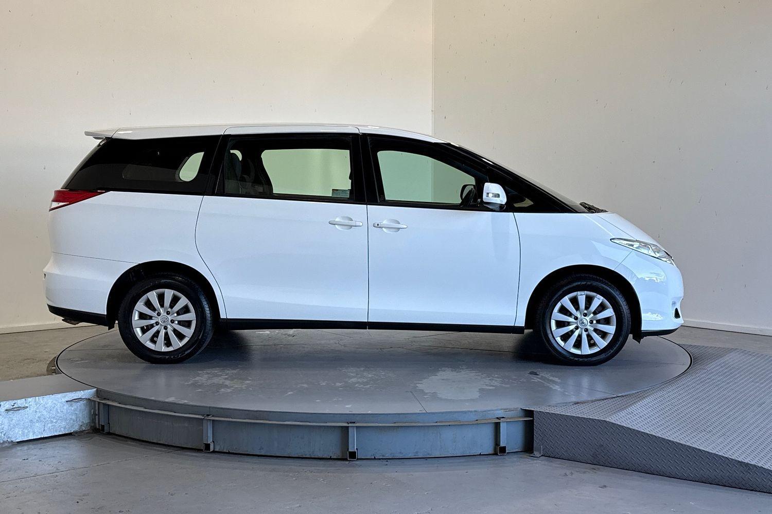 2019 Toyota Tarago GLI in White