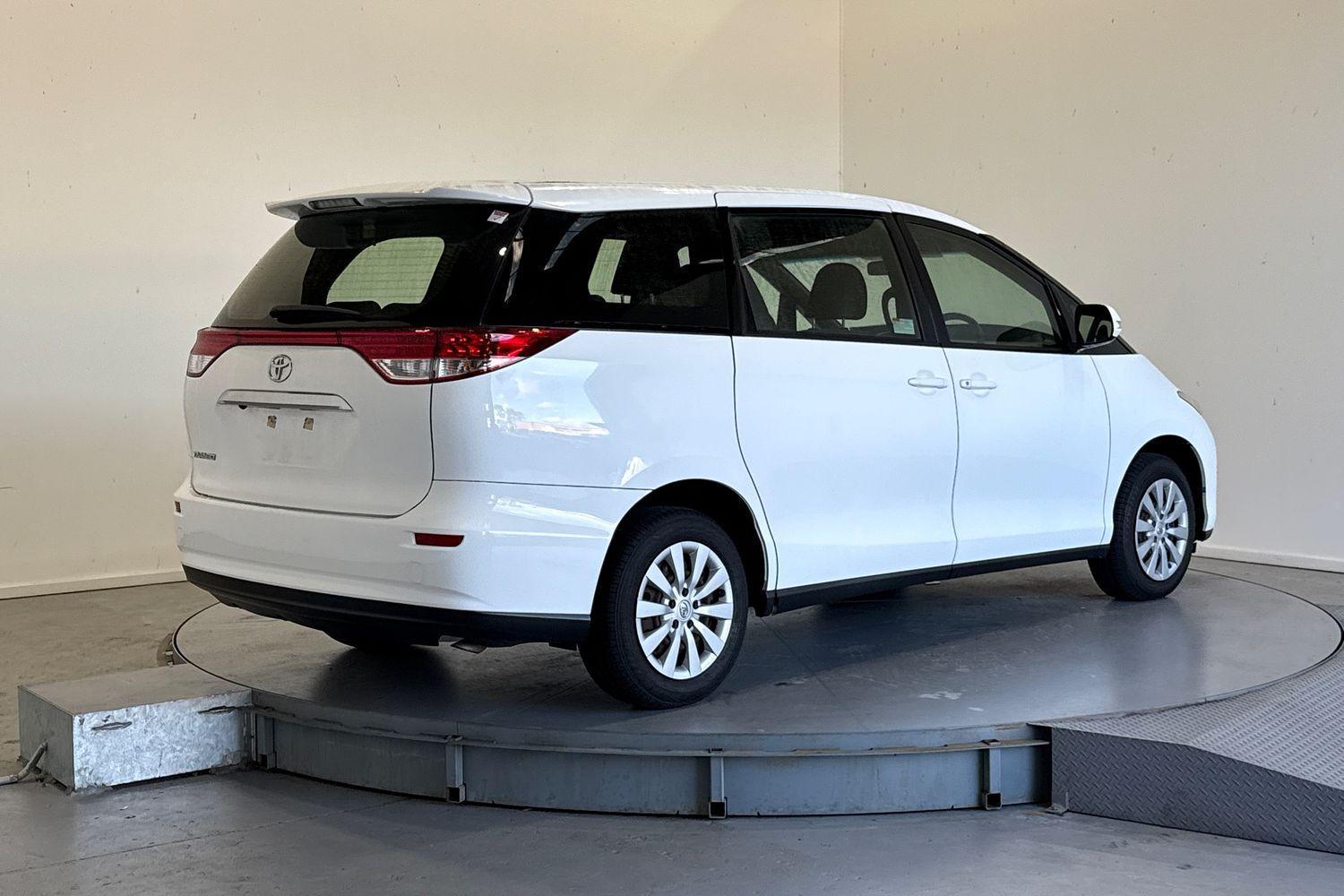 2017 Toyota Tarago GLI in White