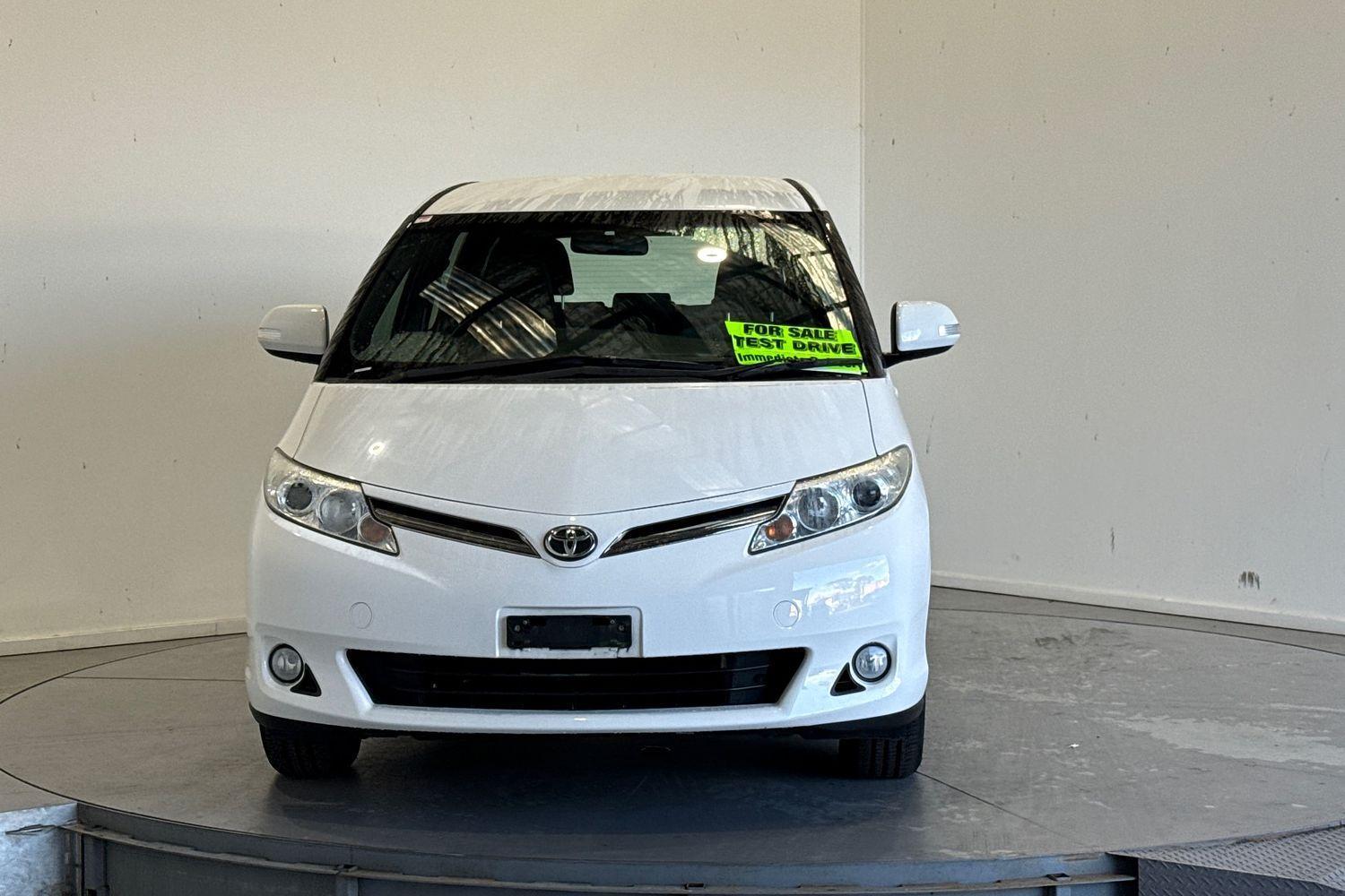2017 Toyota Tarago GLI in White