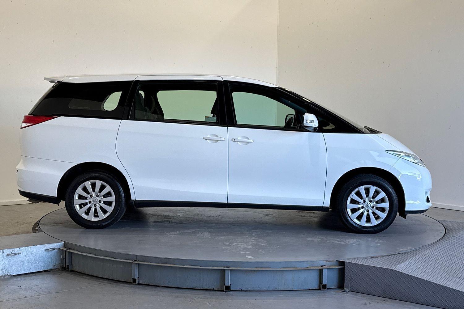 2019 Toyota Tarago GLI in White